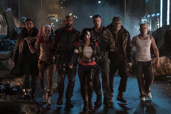 Will Smith, Adewale Akinnuoye-Agbaje, Jay Hernandez, Joel Kinnaman, Jai Courtney, Margot Robbie, et Karen Fukuhara dans Suicide Squad (2016)