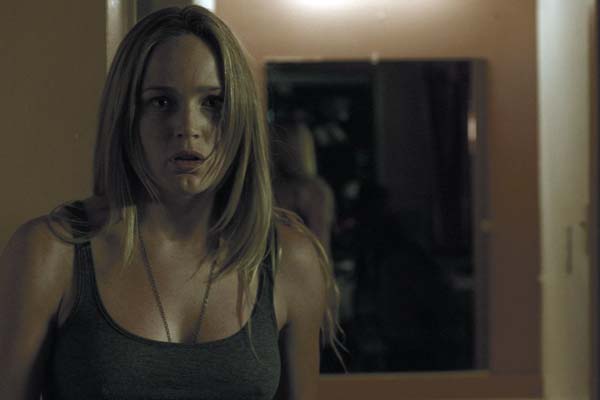 Caity Lotz dans The Pact (2012)