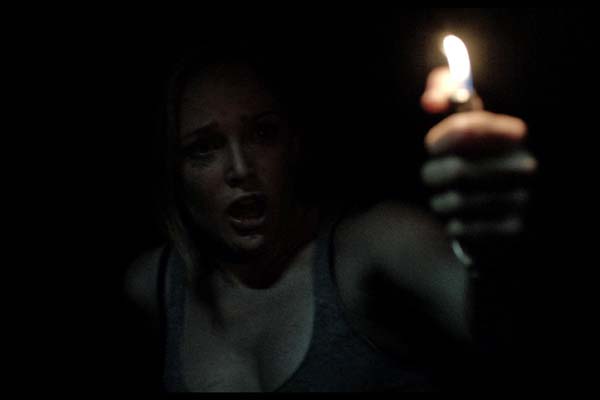 Caity Lotz dans The Pact (2012)