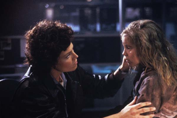 Sigourney Weaver et Carrie Henn dans Aliens - Le retour (1986)