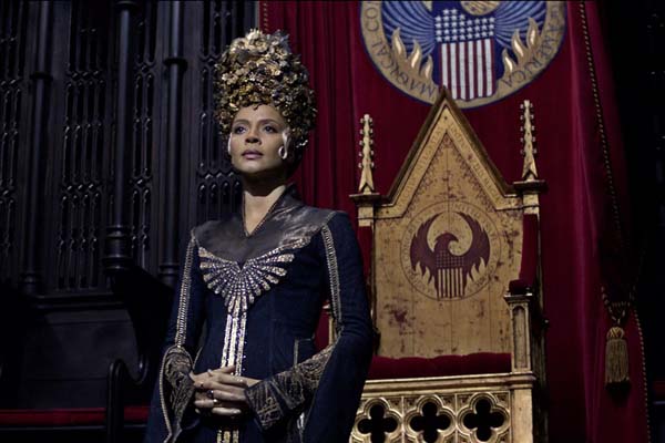 Carmen Ejogo dans Les animaux fantastiques (2016)