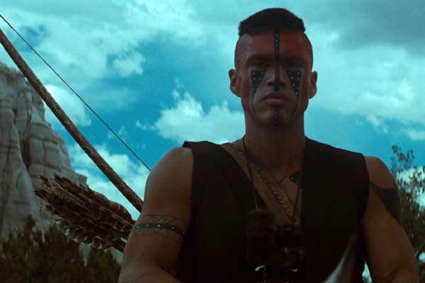 Martin Sensmeier dans Les sept mercenaires (2016)