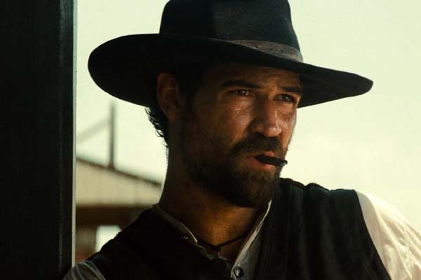 Manuel Garcia-Rulfo dans Les sept mercenaires (2016)