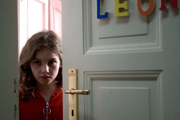 Valeria Eisenbart dans The Door: La porte du passé (2009)