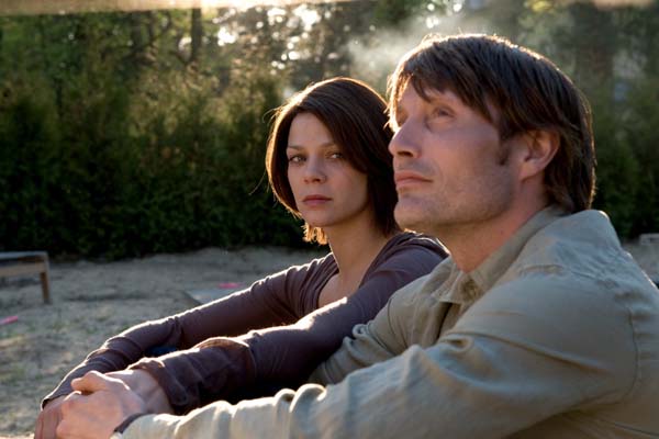 Mads Mikkelsen et Jessica Schwarz dans The Door: La porte du passé (2009)
