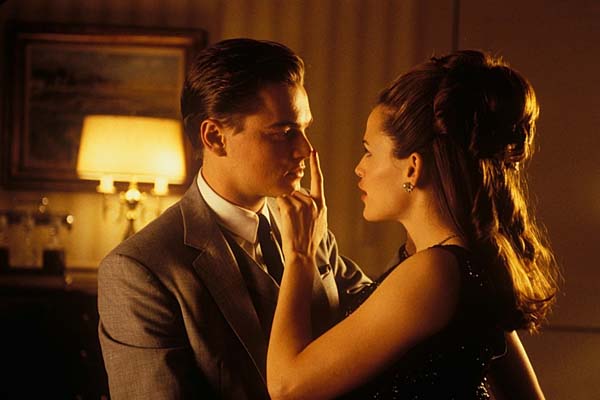 Leonardo DiCaprio et Jennifer Garner dans Arrête-moi si tu peux (2002)