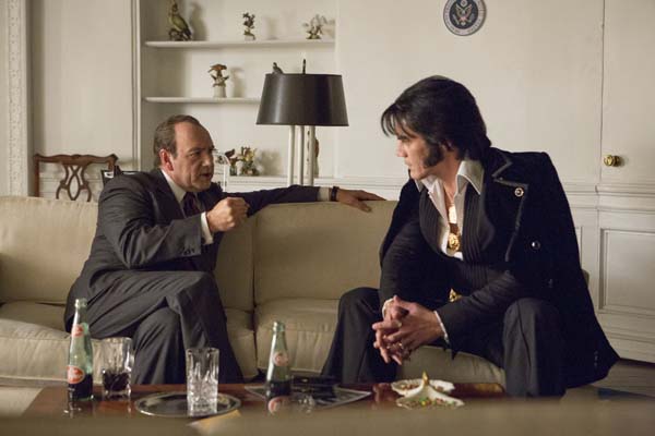 Kevin Spacey et Michael Shannon dans Elvis & Nixon (2016)