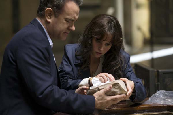Tom Hanks et Felicity Jones dans Inferno (2016)