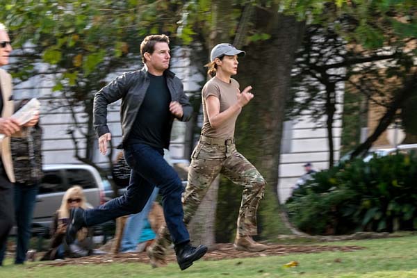 Tom Cruise et Cobie Smulders dans Jack Reacher: Never Go Back (2016)
