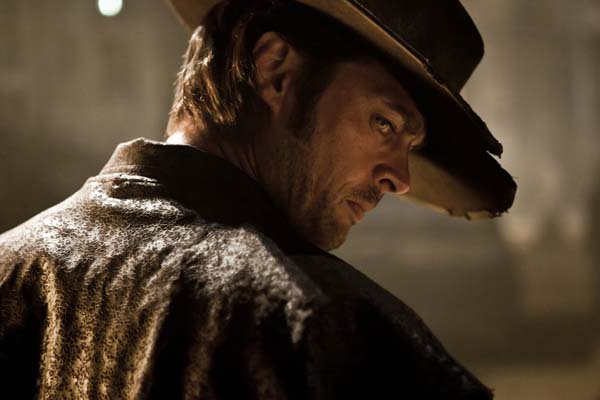 Karl Urban dans Priest (2011)