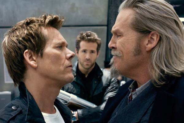 Kevin Bacon, Jeff Bridges, et Ryan Reynolds dans R.I.P.D. Brigade fantôme (2013)