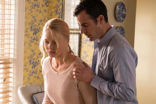 Rebecca Ferguson et Justin Theroux dans La fille du train (2016)