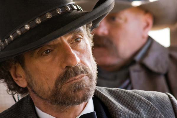 Jeremy Irons dans Appaloosa (2008)