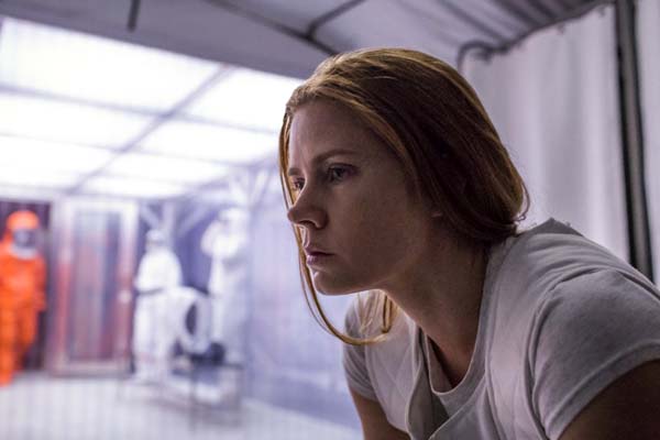 Amy Adams dans Premier contact (2016)