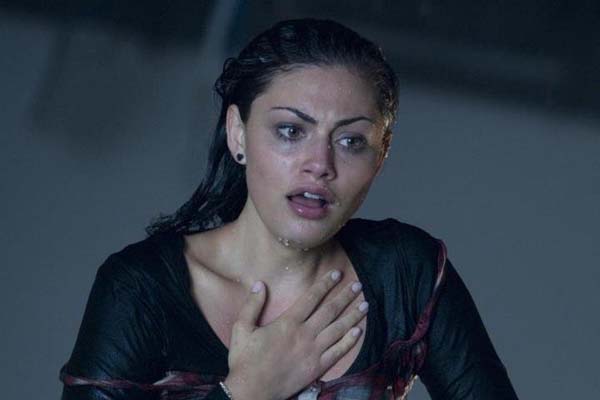 Phoebe Tonkin dans Bait (2012)