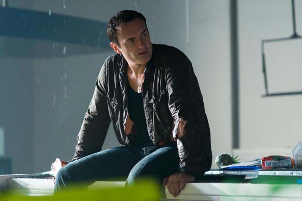 Julian McMahon dans Bait (2012)