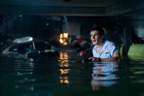 Alex Russell dans Bait (2012)