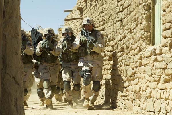 Vin Diesel, Garrett Hedlund, et Joe Alwyn dans Billy Lynn's Long Halftime Walk (2016)