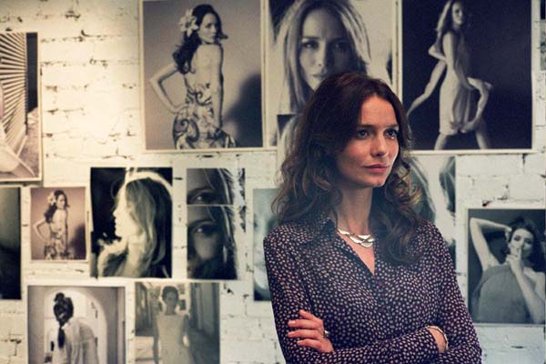 Saffron Burrows dans Braquage à l'anglaise (2008)