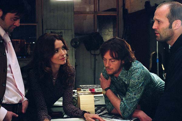 Saffron Burrows, Jason Statham, Daniel Mays, et Stephen Campbell Moore dans Braquage à l'anglaise (2008)