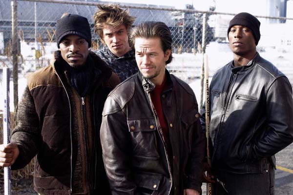 Mark Wahlberg, André Benjamin, Tyrese Gibson, et Garrett Hedlund dans Quatre frères (2005)