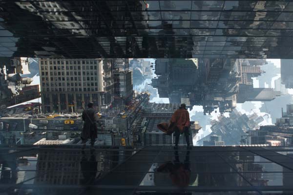 Chiwetel Ejiofor et Benedict Cumberbatch dans Doctor Strange (2016)