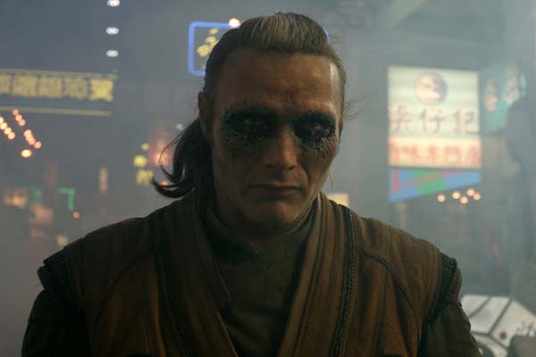 Mads Mikkelsen dans Doctor Strange (2016)