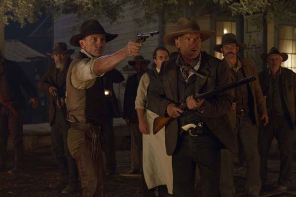 Harrison Ford, Clancy Brown, Sam Rockwell, Chris Browning, et Daniel Craig dans Cowboys & Aliens (2011)