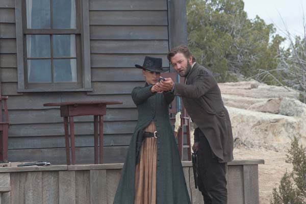 Natalie Portman et Joel Edgerton dans Jane Got a Gun (2016)