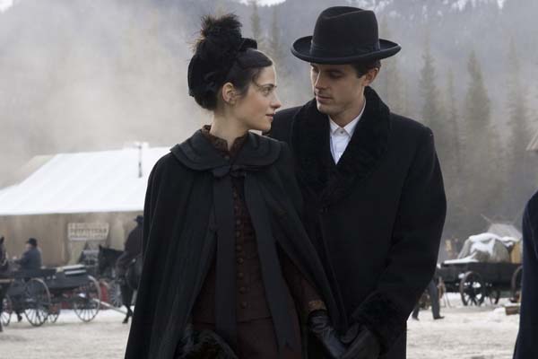 Casey Affleck et Zooey Deschanel dans L'assassinat de Jesse James par le lâche Robert Ford (2007)