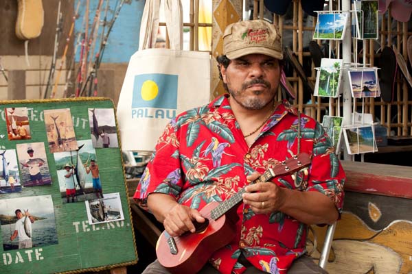Luis Guzmán dans Voyage au centre de la Terre 2: L'île mystérieuse (2012)