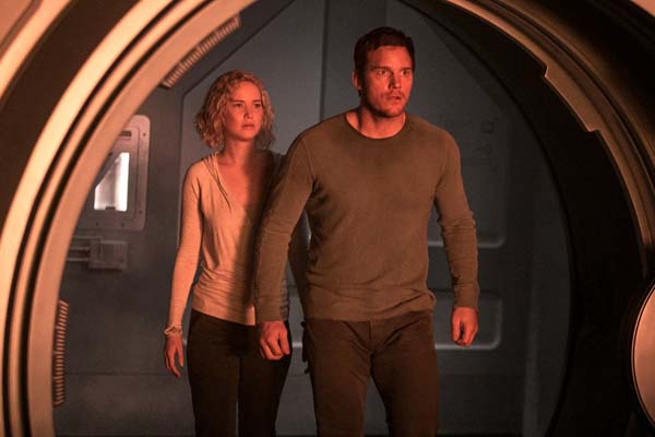 Chris Pratt et Jennifer Lawrence dans Passengers (2016)