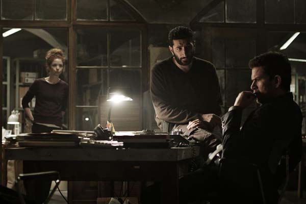 Fares Fares, Nikolaj Lie Kaas, et Johanne Louise Schmidt dans Fasandræberne (2014)