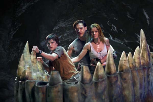 Brendan Fraser, Josh Hutcherson, et Anita Briem dans Voyage au Centre de la Terre (2008)