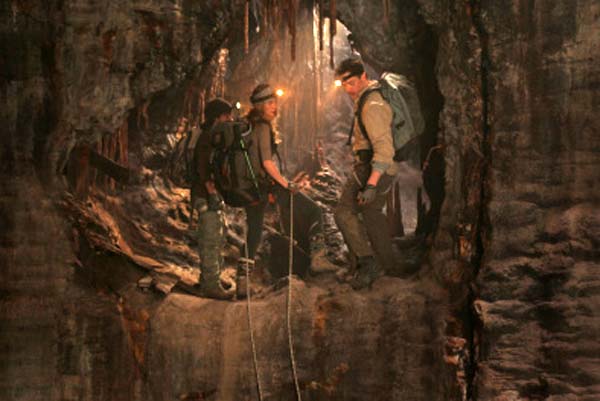 Brendan Fraser, Josh Hutcherson, et Anita Briem dans Voyage au Centre de la Terre (2008)