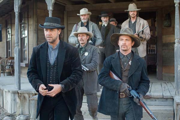 Russell Crowe, Christian Bale, Peter Fonda, Luce Rains, Lennie Loftin, et Chad Brummett dans 3:10 to Yuma (2007)