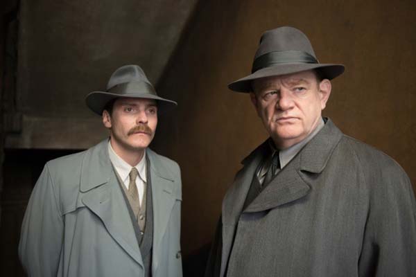 Brendan Gleeson et Daniel Brühl dans Seul dans Berlin (2016)