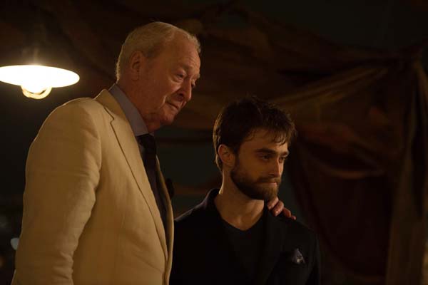 Michael Caine et Daniel Radcliffe dans Insaisissables 2 (2016)