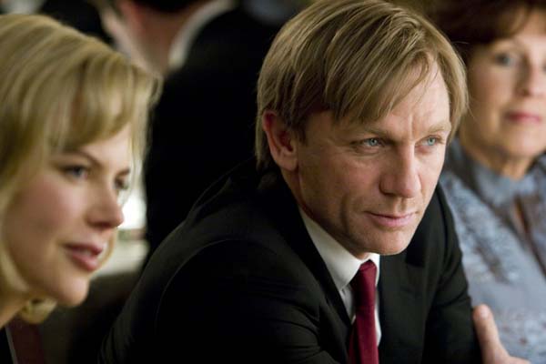 Nicole Kidman et Daniel Craig dans The Invasion (2007)