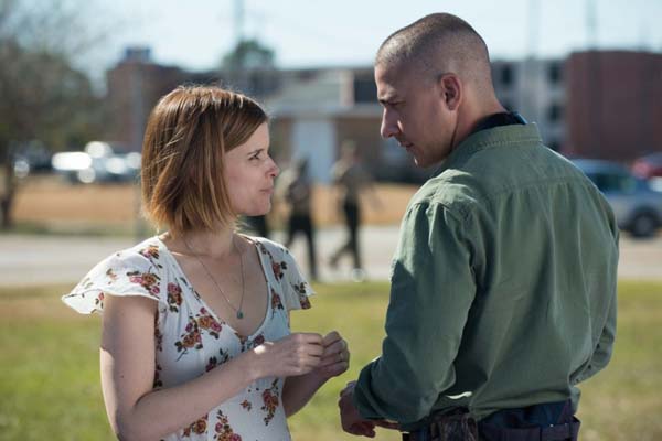 Shia LaBeouf et Kate Mara dans Man Down (2015)