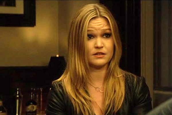 Julia Stiles dans Misconduct (2016)