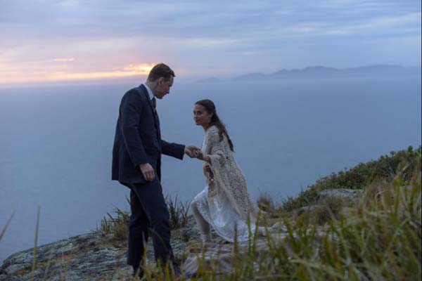 Michael Fassbender et Alicia Vikander dans The Light Between Oceans (2016)