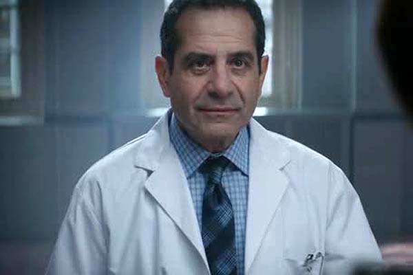 Tony Shalhoub dans Revenger (2016)