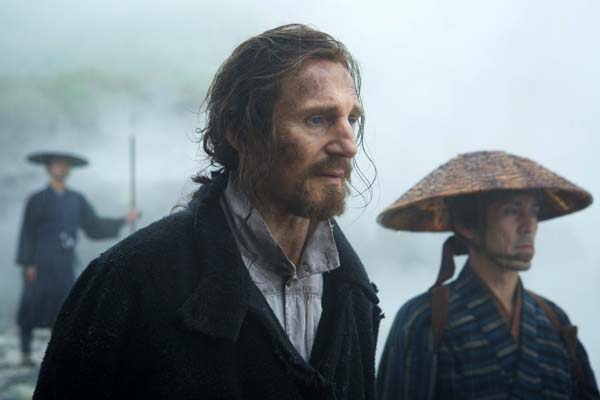 Liam Neeson et Yoshi Oida dans Silence (2016)