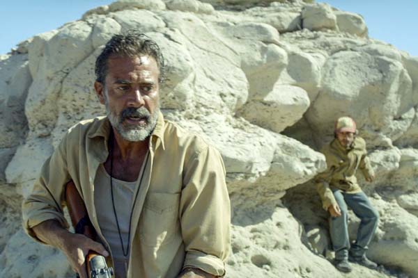 Gael García Bernal et Jeffrey Dean Morgan dans Desierto (2015)
