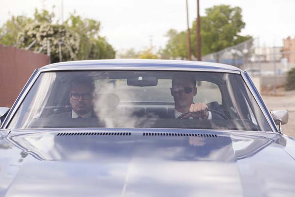 Alexander Skarsgård et Michael Peña dans War on Everyone (2016)