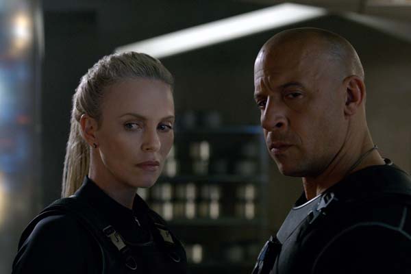 Charlize Theron et Vin Diesel dans The Fate of the Furious (2017)