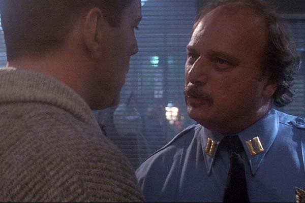 Bruce Willis et Dennis Franz dans Die Hard 2 (1990)
