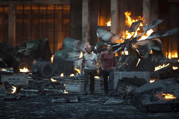 Bruce Willis et Jai Courtney dans A Good Day to Die Hard (2013)