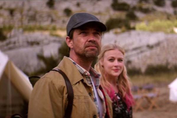 Dougray Scott et Elen Rhys dans The Rezort (2015)